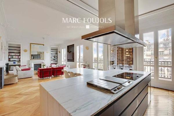 Paris 8 Pont de l’Alma : appartement luxe vue dégagée et balcon filant