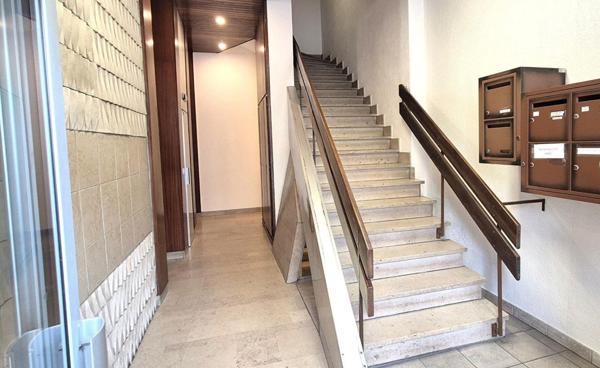 Bel Appartement Résidentiel de 72 m² avec Ascenseur, Hall d'entrée sécurisé, Interphone, Local technique et Terrain clos, sécurisé et paysager de 4810 m²