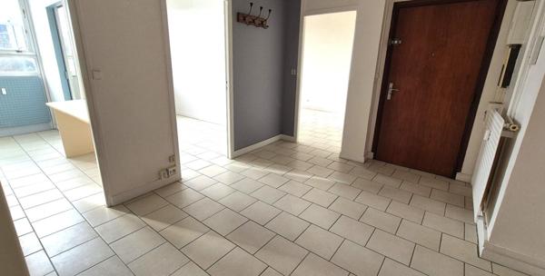 Bel Appartement Résidentiel de 72 m² avec Ascenseur, Hall d'entrée sécurisé, Interphone, Local technique et Terrain clos, sécurisé et paysager de 4810 m²