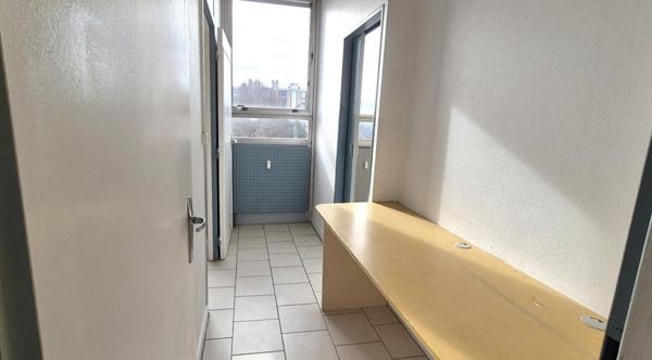 Bel Appartement Résidentiel de 72 m² avec Ascenseur, Hall d'entrée sécurisé, Interphone, Local technique et Terrain clos, sécurisé et paysager de 4810 m²