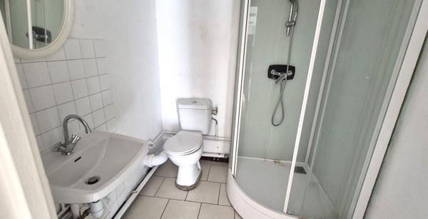 Bel Appartement Résidentiel de 72 m² avec Ascenseur, Hall d'entrée sécurisé, Interphone, Local technique et Terrain clos, sécurisé et paysager de 4810 m²