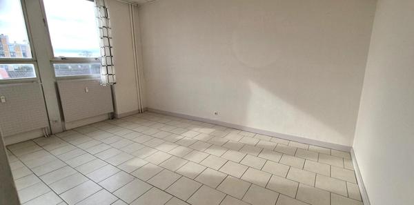 Bel Appartement Résidentiel de 72 m² avec Ascenseur, Hall d'entrée sécurisé, Interphone, Local technique et Terrain clos, sécurisé et paysager de 4810 m²
