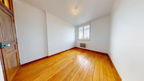 Secteur CESSON - Appartement Melun 3 pièces 75 m2 avec cave et cellier.