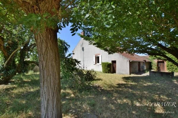 A vendre Maison en pierres 4 pièces, terrain d'environ 1000 m2.