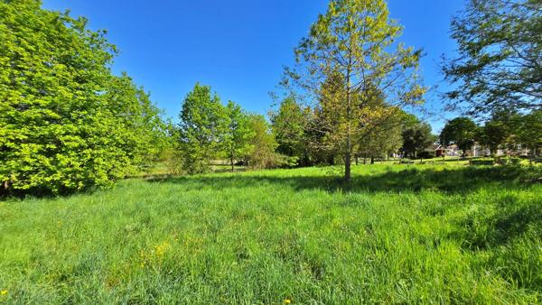 Terrain 2 000,00 m² ORADOUR SUR GLANE - Calme et Campagne