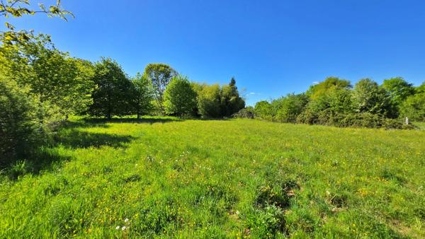 Terrain 2 000,00 m² ORADOUR SUR GLANE - Calme et Campagne