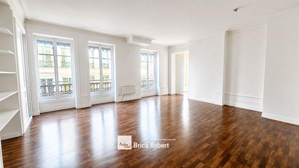 Bureaux à louer Lyon 1er emplacement central proche transports en commun