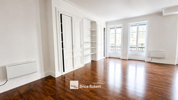 Bureaux à louer Lyon 1er emplacement central proche transports en commun