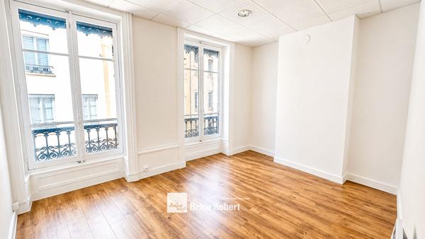 Bureaux à louer Lyon 1er emplacement central proche transports en commun