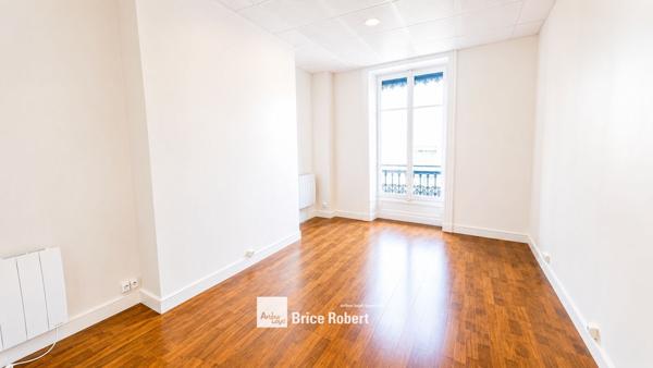Bureaux à louer Lyon 1er emplacement central proche transports en commun