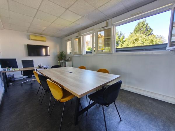 Local commercial Brive La Gaillarde à louer quartier Roseraie - 92 m² - Bureaux - Salle de réunion - cave - Jardin et terrasse