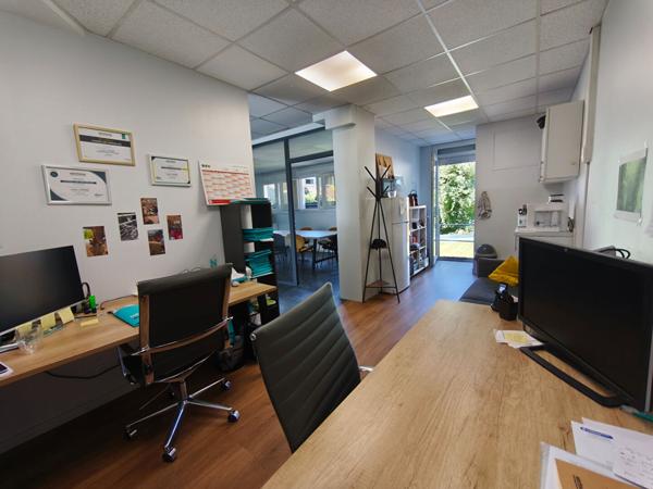 Local commercial Brive La Gaillarde à louer quartier Roseraie - 92 m² - Bureaux - Salle de réunion - cave - Jardin et terrasse