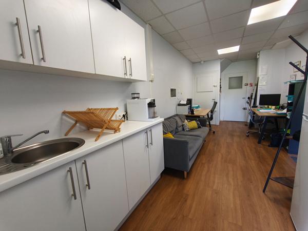 Local commercial Brive La Gaillarde à louer quartier Roseraie - 92 m² - Bureaux - Salle de réunion - cave - Jardin et terrasse