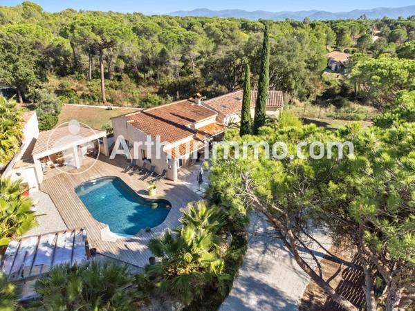 Vente Villa 6 pièces 224 m2 à Le Cannet-des-Maures