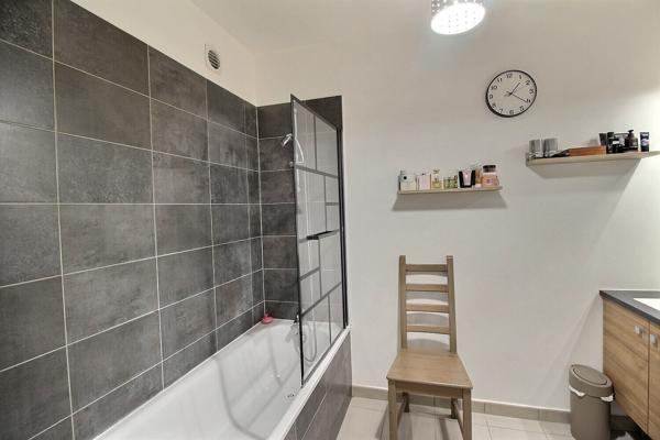 Appartement contemporain 3 pièces en rez-de-chaussée surélevé de 61.07 m² à Massy Atlantis