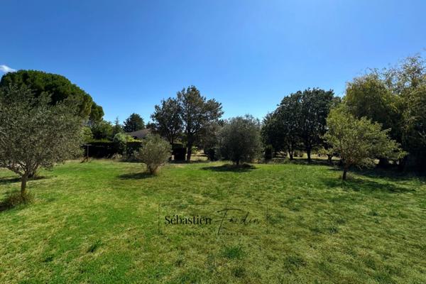 Ensemble immobilier à vendre à BOUC BEL AIR (13) - deux logements - grande parcelle - piscine et pool house - grand garage en sous-sol