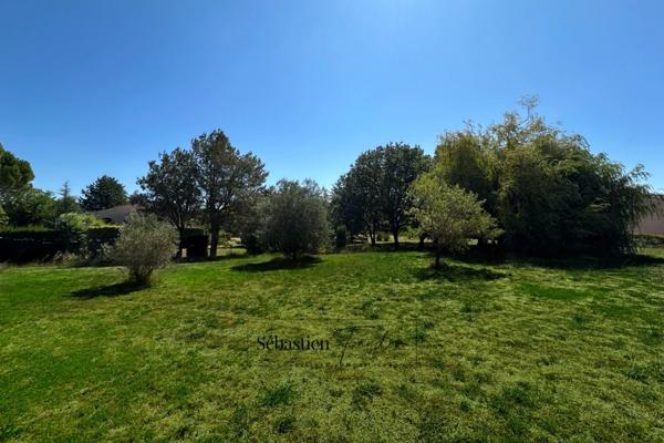 Ensemble immobilier à vendre à BOUC BEL AIR (13) - deux logements - grande parcelle - piscine et pool house - grand garage en sous-sol