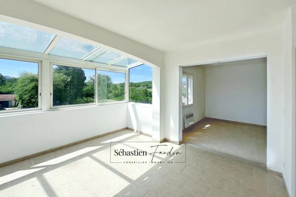 Ensemble immobilier à vendre à BOUC BEL AIR (13) - deux logements - grande parcelle - piscine et pool house - grand garage en sous-sol