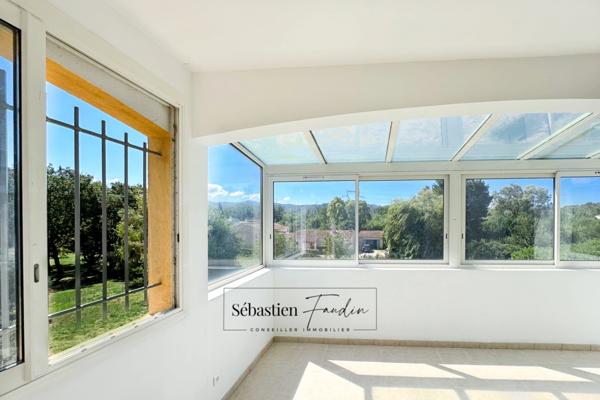 Ensemble immobilier à vendre à BOUC BEL AIR (13) - deux logements - grande parcelle - piscine et pool house - grand garage en sous-sol