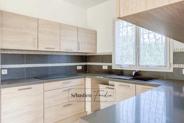 Ensemble immobilier à vendre à BOUC BEL AIR (13) - deux logements - grande parcelle - piscine et pool house - grand garage en sous-sol