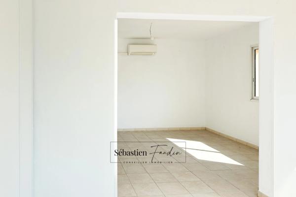 Ensemble immobilier à vendre à BOUC BEL AIR (13) - deux logements - grande parcelle - piscine et pool house - grand garage en sous-sol