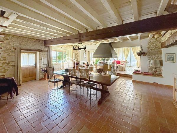 Propriété rare aux volumes remarquables et DPE C