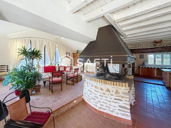 Propriété rare aux volumes remarquables et DPE C