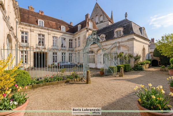 Maison
         20 pièces
        - 1042 m² Bien prestige 990 000 € *