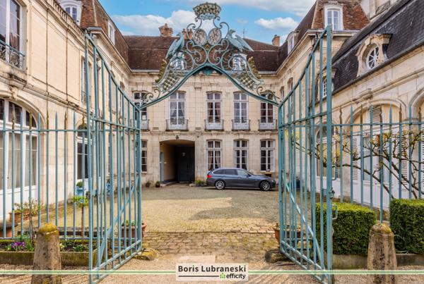 Maison
         20 pièces
        - 1042 m² Bien prestige 990 000 € *