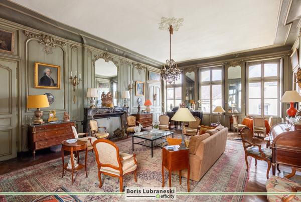 Maison
         20 pièces
        - 1042 m² Bien prestige 990 000 € *