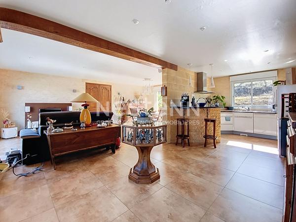 Maison familiale à vendre Cosnac : 5 chambres avec vue dégagée, terrain 2 500 m² et performance énergétique B ? Cosnac