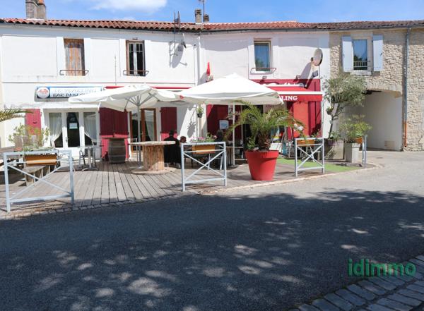 EN EXCLUSIVITE, DANS LE CENTRE DE LA JARRIE. UN ENSEMBLE IMMOBILIER AVEC MURS ET FONDS DE COMMERCE DE 130 M2 S La Jarrie (17220)