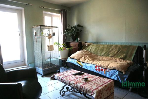 EN EXCLUSIVITE, DANS LE CENTRE DE LA JARRIE. UN ENSEMBLE IMMOBILIER AVEC MURS ET FONDS DE COMMERCE DE 130 M2 S La Jarrie (17220)