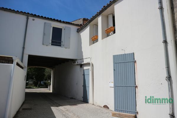 EN EXCLUSIVITE, DANS LE CENTRE DE LA JARRIE. UN ENSEMBLE IMMOBILIER AVEC MURS ET FONDS DE COMMERCE DE 130 M2 S La Jarrie (17220)