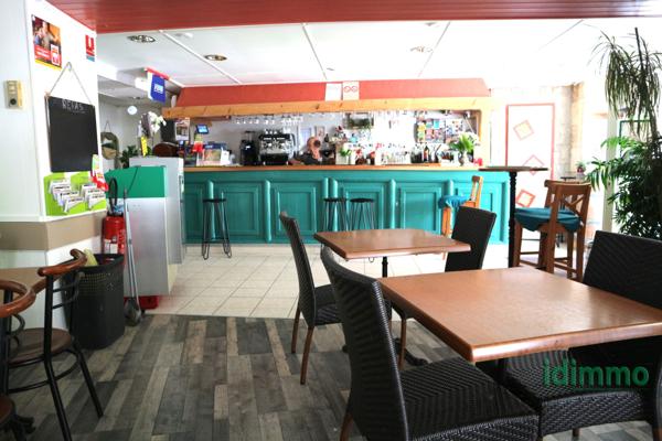 EN EXCLUSIVITE, DANS LE CENTRE DE LA JARRIE. UN ENSEMBLE IMMOBILIER AVEC MURS ET FONDS DE COMMERCE DE 130 M2 S La Jarrie (17220)