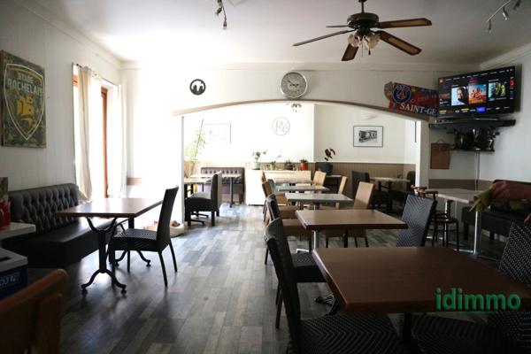 EN EXCLUSIVITE, DANS LE CENTRE DE LA JARRIE. UN ENSEMBLE IMMOBILIER AVEC MURS ET FONDS DE COMMERCE DE 130 M2 S La Jarrie (17220)