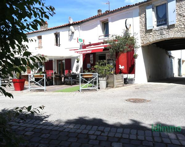 EN EXCLUSIVITE, DANS LE CENTRE DE LA JARRIE. UN ENSEMBLE IMMOBILIER AVEC MURS ET FONDS DE COMMERCE DE 130 M2 S La Jarrie (17220)
