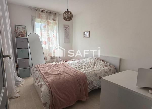 Maison de 2010 avec double garage et terrain spacieux