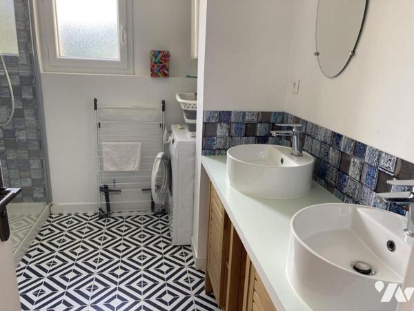 Appartement de type T3 lumineux et rénové situé au calme avec vue mer 