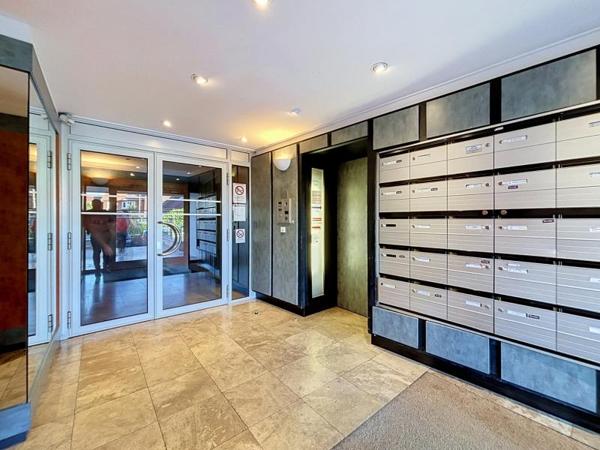 Location Local 995 € à Lille