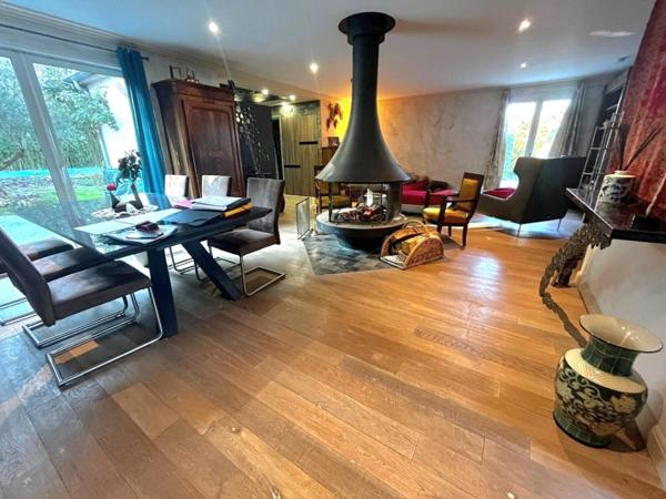 PROPRIÉTÉ  4 CHAMBRES - PISCINE ET JARDIN PAYSAGER