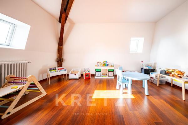 A moins de 2 h de PARIS en Bourgogne, élégante maison de maître du XIX ème siècle avec piscine, parc