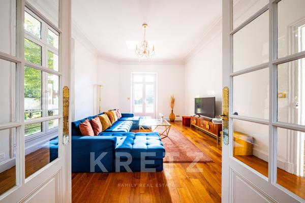 A moins de 2 h de PARIS en Bourgogne, élégante maison de maître du XIX ème siècle avec piscine, parc