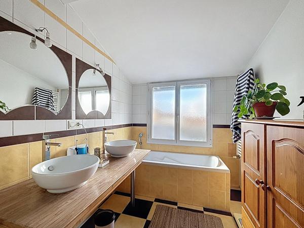 A vendre - Maison 3 chambres, 125 m², avec jardin et dépendance "Angers Eblé/ proche de la Gare TGV Saint-Laud"