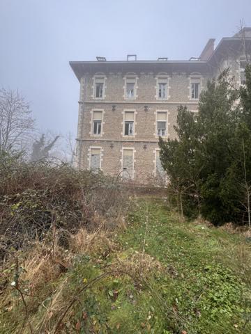 Mâcon (71000) Immeuble pour investisseurs ,avec permis de construire pour 11 logements.