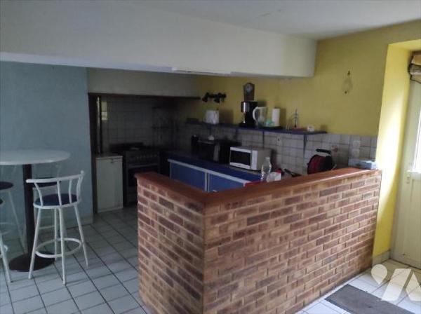 A vendre à LA HAIE TRAVERSAINE(53), une maison en pierres comprenant au rez-de-chaussée, une pi...