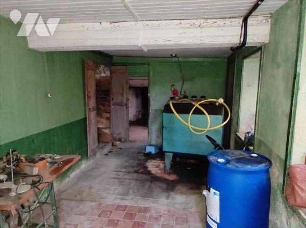 A vendre à LA HAIE TRAVERSAINE(53), une maison en pierres comprenant au rez-de-chaussée, une pi...