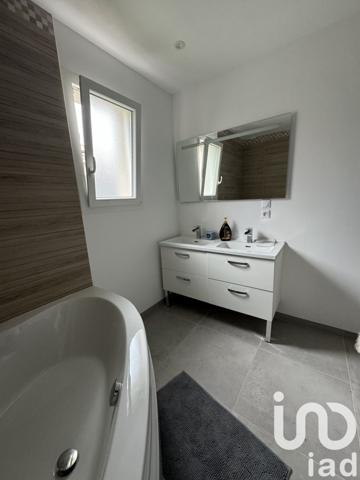 Maison traditionnelle 5 pièces de 90 m² à Roanne (42300)