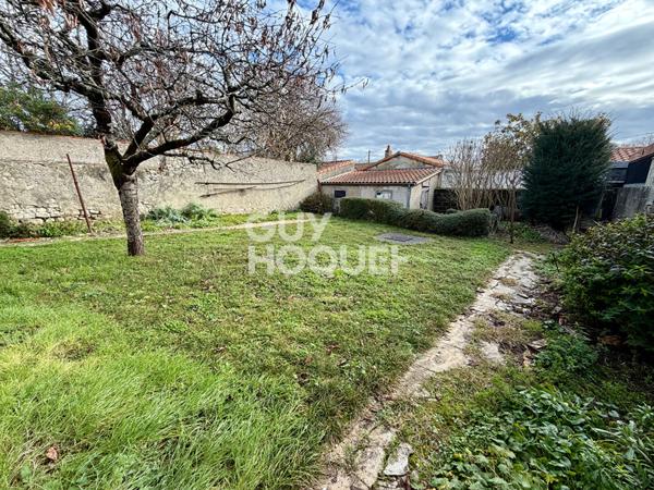 Échoppe pleine de charme à vendre - Quartier très recherché de Fétilly