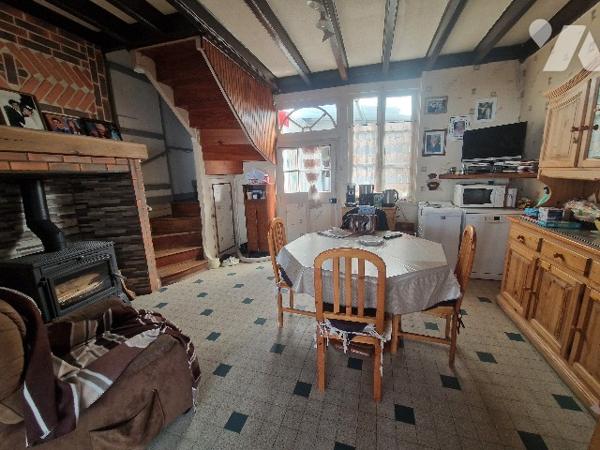 YERVILLE, maison d'~84m², 3 chambres, 2  Bâtiments sur ~ 700 m² de terrain.